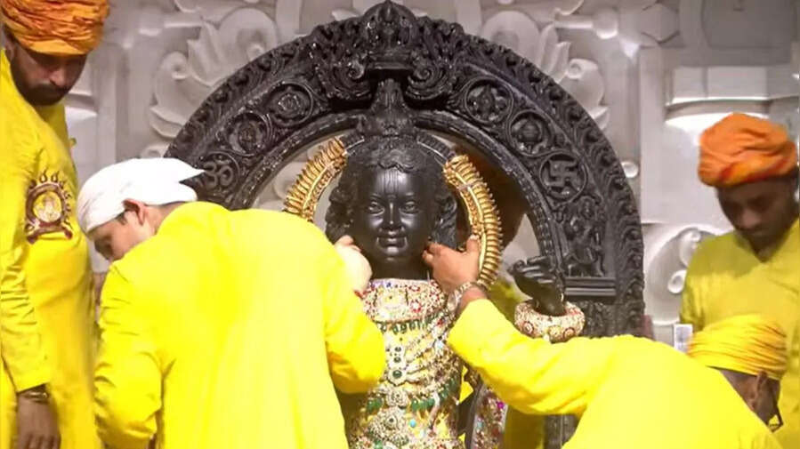 Ayodhya Ram Mandir Ram Lalla Sringar राम लला का श्रृंगार जारी