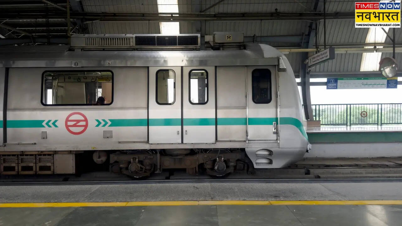 3 coach mini metro in delhi