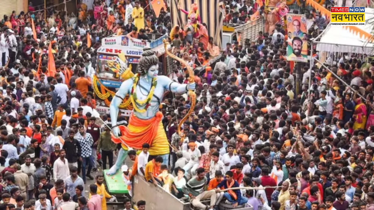 stone pelting on Kanpur Shobha Yatra