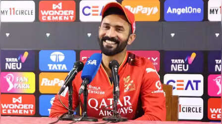 IPL में पिचों पर घमासान जारी, अब RCB की हार के बाद दिनेश कार्तिक क्यूरेटर पर भड़क उठे