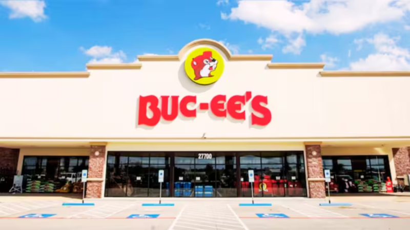 बुक-ईज़ पेट्रोल स्‍टेशन।