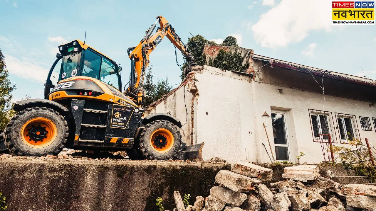 bulldozer action on illegal colony in hindon river flood area