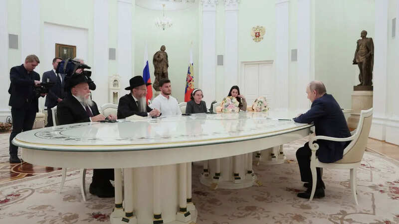 Putin Meet Russian Hostages