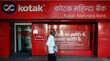 Kotak Bank ATM Charges कोटक बैंक के ग्राहक हो जाएं अलर्ट ATM से पैसा निकालने पर लगेगा ज्यादा चार्ज 1 मई से लागू होगा नया शुल्क