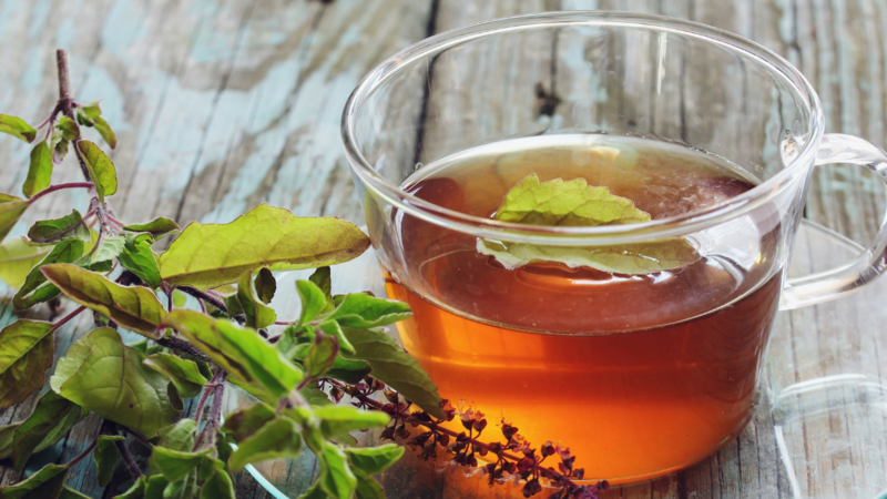 strawberry tulsi detox water recipe in hindi