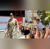 Stars Spotted Today नए धांसू लुक में स्पॉट हुईं करीना कपूर-रवीना फैंस के बीच पहुंचे अमिताभ बच्चन