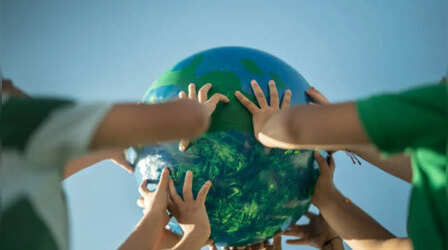 Earth Day 2025: आज मनाया जा रहा पृथ्वी दिवस, पर्यावरण संरक्षण के लिए बच्चों को जरूर सिखाएं ये 5 बातें