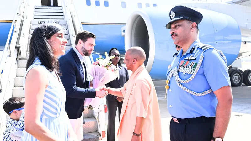 CM Yogi Adityanath Welcomed US Vice President JD Vance