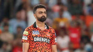 IPL में कछुए की चाल से 100 विकेट पूरे करने वाले गेंदबाज