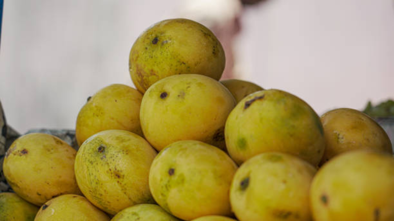 How to identify ripe mangoes with chemicals in Hindi