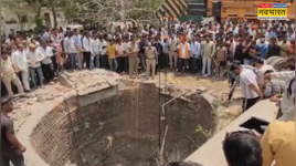 MP के मंदसौर में कुएं में गिरी वैन 10 लोगों के मौत की आशंका 13 लोग थे सवार