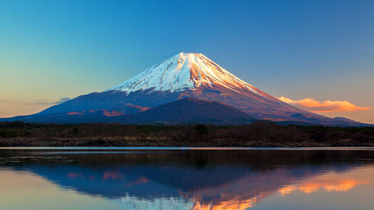 The man climbed the Mount Fuji.