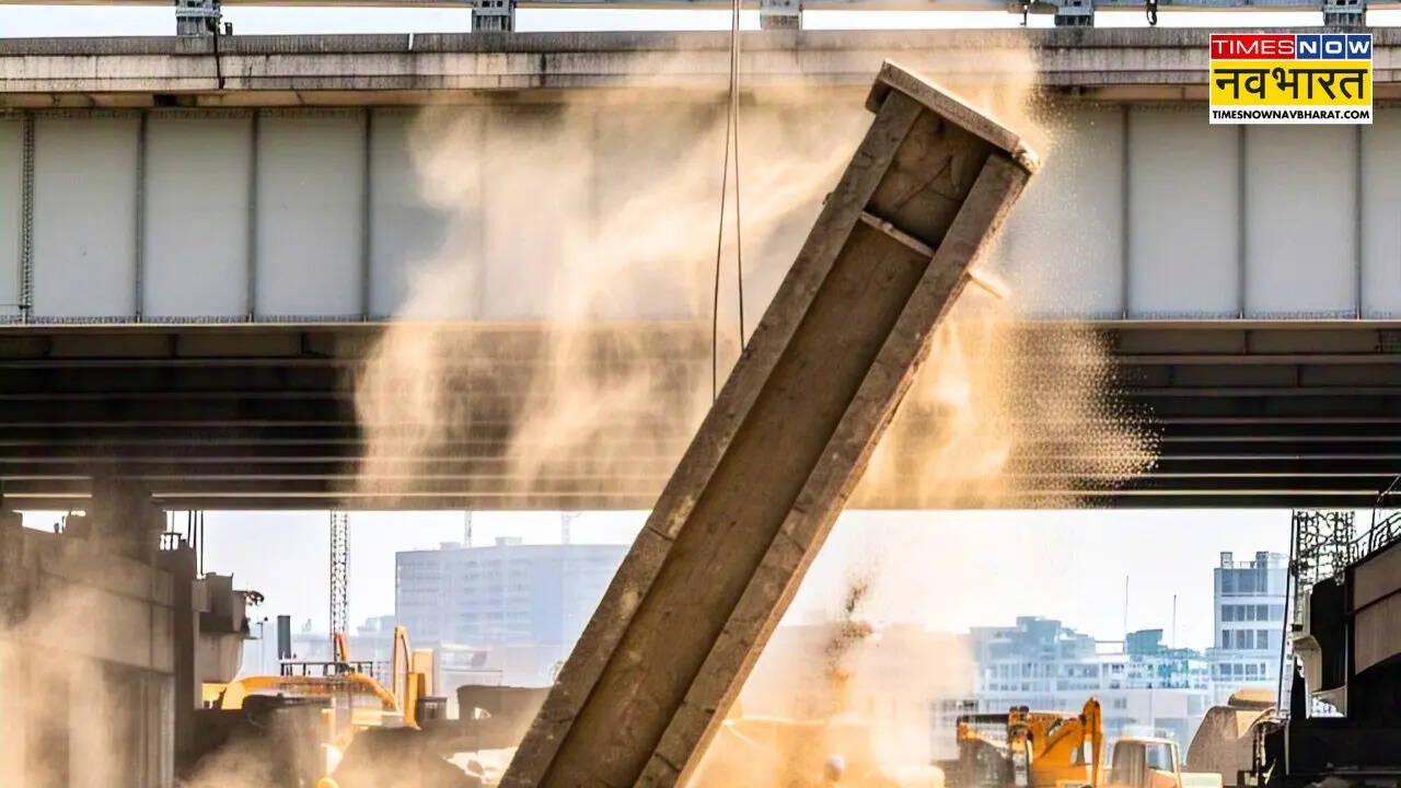 Lintel of Under construction bridge falls on Workers
