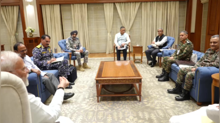 पीएम मोदी के आवास पर हाई लेवल बैठक, राजनाथ और तीनों सेना प्रमुखों के अलावा CDS और NSA अजीत डोभाल भी रहे मौजूद