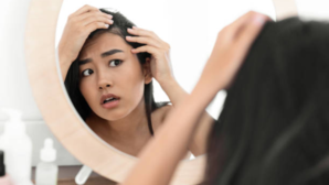 Health Quiz शरीर में किन विटामिन्स की कमी से गंजे हो सकते हैं सेहत पर क्या होता है असर जानिए बचने के लिए क्या खाएं
