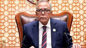 Bangladesh News बांग्लादेश के पूर्व राष्ट्रपति लुंगी पहनकर रातों-रात फ्लाइट से रवाना हुए थाईलैंड