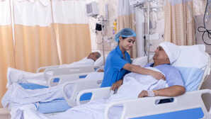 Career in Nursing भारत में बढ़ रही नर्सों की मांग ट्रेडिंग करियर के रूप में युवाओं के पास अच्छा मौका
