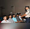 नौकरी के नाम पर बेरोजगारों को देते थे झांसा दिल्ली पुलिस की साइबर सेल ने 14 को धर दबोचा