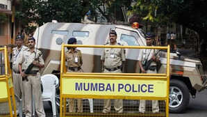 Mumbai Police मुंबई क्राइम ब्रांच की बड़ी कार्रवाई भारी मात्रा में ड्रग्स बरामद दो सप्लायर गिरफ्तार