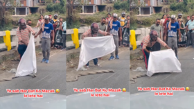 Viral Video Today बीच सड़क चल रहा था नाग-नागिन का रोमांस फिर लोगों ने जो किया उसे देख दिमाग हिल जाएगा