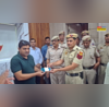 दिल्ली पुलिस ने लौटाए इतने फोन चोरी मोबाइलों की ट्रैकिंग के लिए लिया IMEI सहारा अभी ऑपरेशन जारी