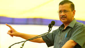 MCD में टूट गई केजरीवाल की पार्टी AAP के 15 पार्षदों ने दिया इस्तीफा थर्ड फ्रंट की तैयारी
