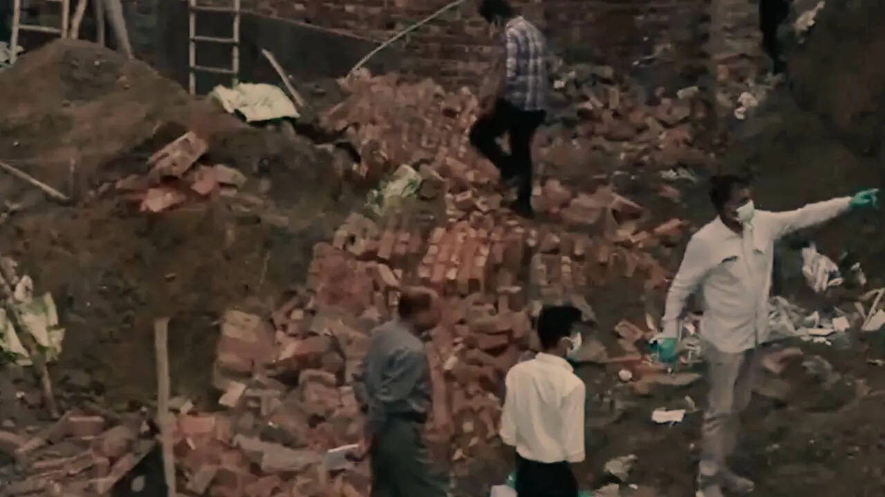 building collapsed in paharganj