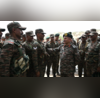 रेगिस्तान में कोणार्क कोर के जवानों से मिलने पहुंचे सेना प्रमुख जनरल द्विवेदी जमकर दी शाबाशी बढ़ाया हौसला