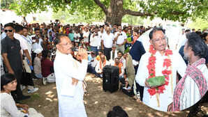 Chhattisgarh जनता का हालचाल लेने अचानक पहुंचे मुख्यमंत्री लापरवाही देखकर अधिकारी को लगाई फटकार