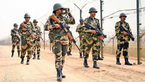 Amritsar भारत में घुसने की कोशिश कर रहा था पाकिस्तानी घुसपैठिया BSF ने धर दबोचा
