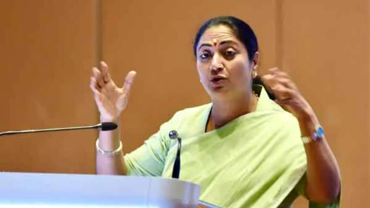 झुग्गी बस्तियों वालों के लिए गुड न्यूज, CM रेखा गुप्ता ने कर दिया बड़ा  एलान; 700 करोड़ से बनेंगे नए घर | Times Now Navbharat