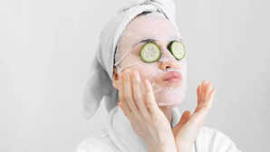 How to Apply Sheet Mask On Face करना चाहती हैं शीट मास्क का इस्तेमाल लेकिन उससे पहले जान लें यूज करने का सही तरीका