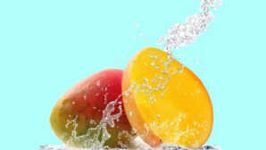 आम खाने से पहले क्यों भिगोना चाहिए वजह जान बिना भिगोए नहीं खाएंगे Mangoes