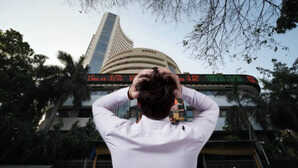 Why Stock Market Down Today सेंसेक्स 700 अंक लुढ़का आज शेयर बाजार में क्यों है गिरावट