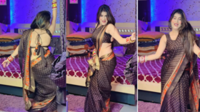 Desi Bhabhi Dance कैमरा देखते ही भाभी ने मचाया ऐसा भौकाल अदाओं पर फिदा हो गए लोग