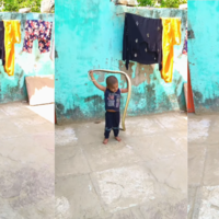 Viral Video Today सांप के साथ खिलौने की तरह खेल रहा था मासूम बच्चा फिर जो हुआ उसे दिल थामकर देखें
