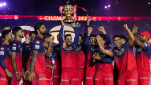 RCB ने जीता मैच और फैन को आया हार्ट अटैक डॉक्टर से जानें क्या ज्यादा खुश होने से भी हो सकती है मौत