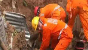Guwahati Landslide Video असम के गुवाहाटी में भारी भूस्खलन लोगों में भारी दहशत मौके पर राहत-बचाव कार्य जारी
