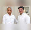 राजस्थान के पूर्व सीएम अशोक गहलोत से मिले सचिन पायलट 5 सालों की कटुता के बाद अब हुई मुलाकात