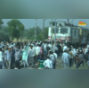 Rajasthan पटरियों पर पहुंचे लोग रोकी ट्रेन वाहनों के बदले रूट गुर्जर समुदाय ने आरक्षण मुद्दे को दी हवा