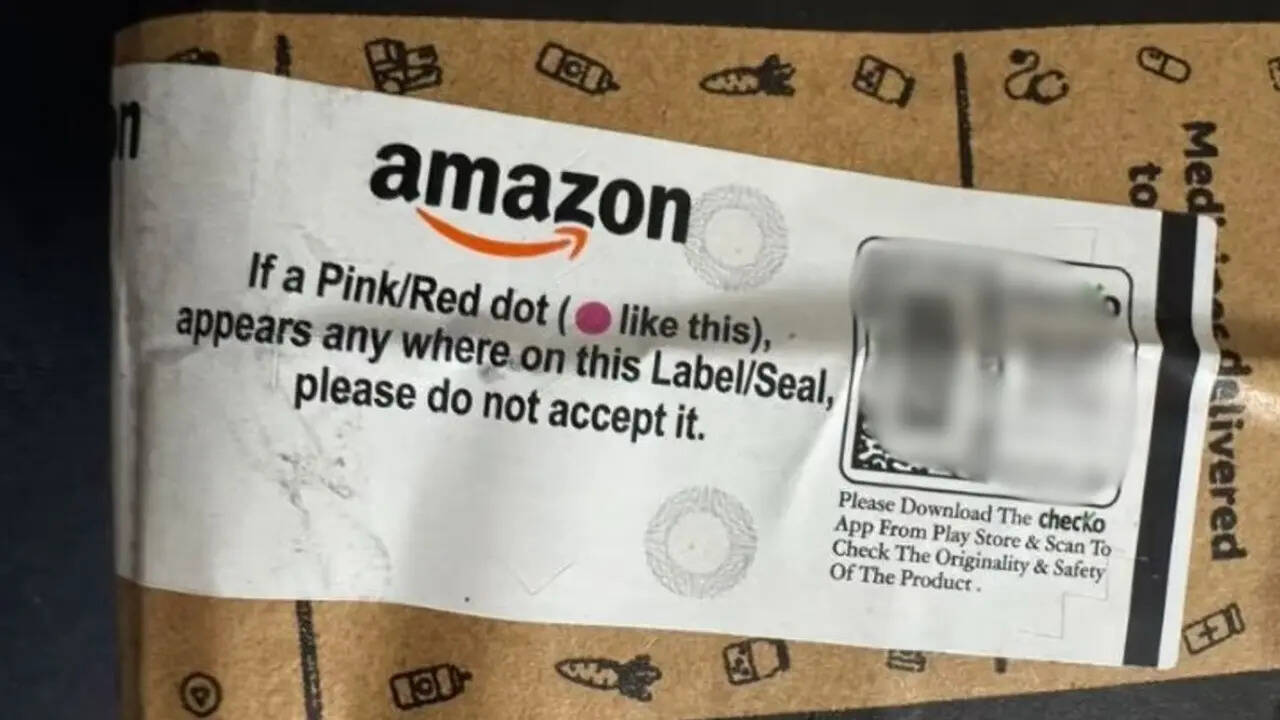 amazon अब हाई-वैल्यू प्रोडक्ट्स की पैकिंग के लिए खास सिक्योरिटी टेप का इस्तेमाल कर रही हैं।