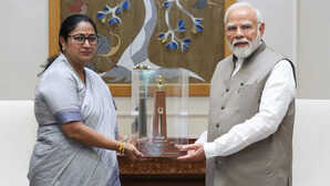 मुख्यमंत्री रेखा गुप्ता ने की PM नरेंद्र मोदी से मुलाकात बोलीं- केंद्र के सहयोग से हो रहा दिल्ली का विकास