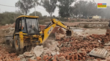 Bulldozer Action बुलडोजर के खौफ से हड़कंप फटाफट खाली होने लगे मकान DDA ने भेजा नोटिस