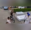 Video भारतीय परिवार ने रॉयल एनफील्ड और फर्नीचर को पंजाब से ब्रिटेन भेजने में 4 लाख रुपये से अधिक खर्च किए वायरल हुआ वीडियो
