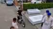 Video भारतीय परिवार ने रॉयल एनफील्ड और फर्नीचर को पंजाब से ब्रिटेन भेजने में 4 लाख रुपये से अधिक खर्च किए वायरल हुआ वीडियो