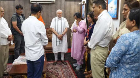 Air India Flight Crash: पूर्व सीएम विजय रूपाणी के परिवार से मिले PM मोदी, जताया शोक; जानें क्या बोले
