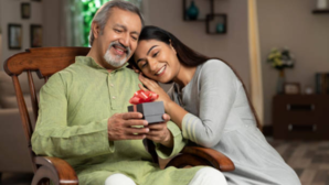 Fathers Day 2025 बढ़ती उम्र के साथ पिता की डाइट में शामिल करें ये देसी सुपरफूड बुढ़ापे तक जिएंगे स्वस्थ जीवन