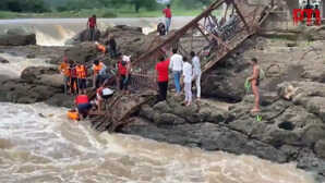 Pune Bridge Collapse पुणे में इंद्रायणी नदी का पुल ढहा 20 से अधिक लोगों के बहने की आशंका