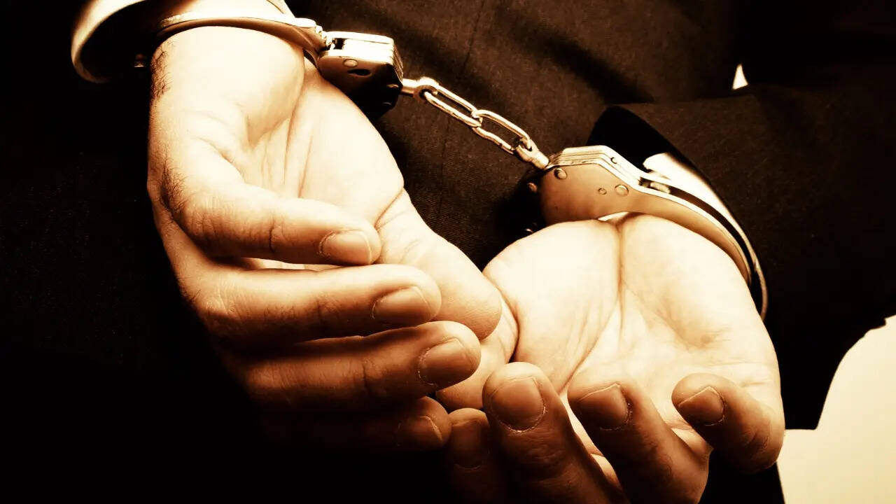 police arrested e rickshaw thieves