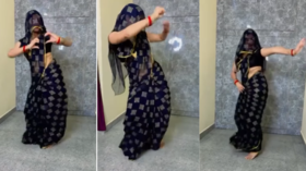 Bhabhi Dance घूंघट में देसी भाभी ने किया गर्दा डांस ठुमके का अंदाज देखकर झूम उठेंगे